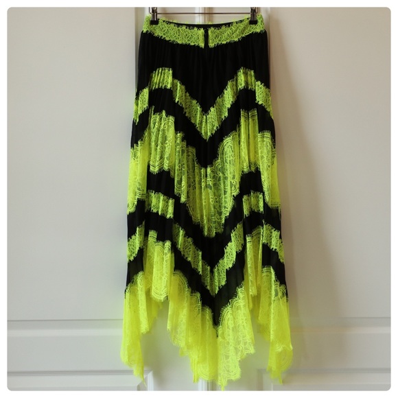 ALICE + OLIVIA Katz Lace Pleated Midi Skirt - Picture 12 of 15